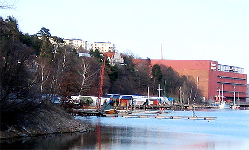 Svindersviken och Gäddviken i Nacka - båtklubbar, teatermuseum och Operans / Dramatens verkstäder