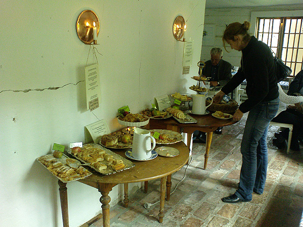 Äppelkaksbuffé på Svindersviks brygghus i Nacka