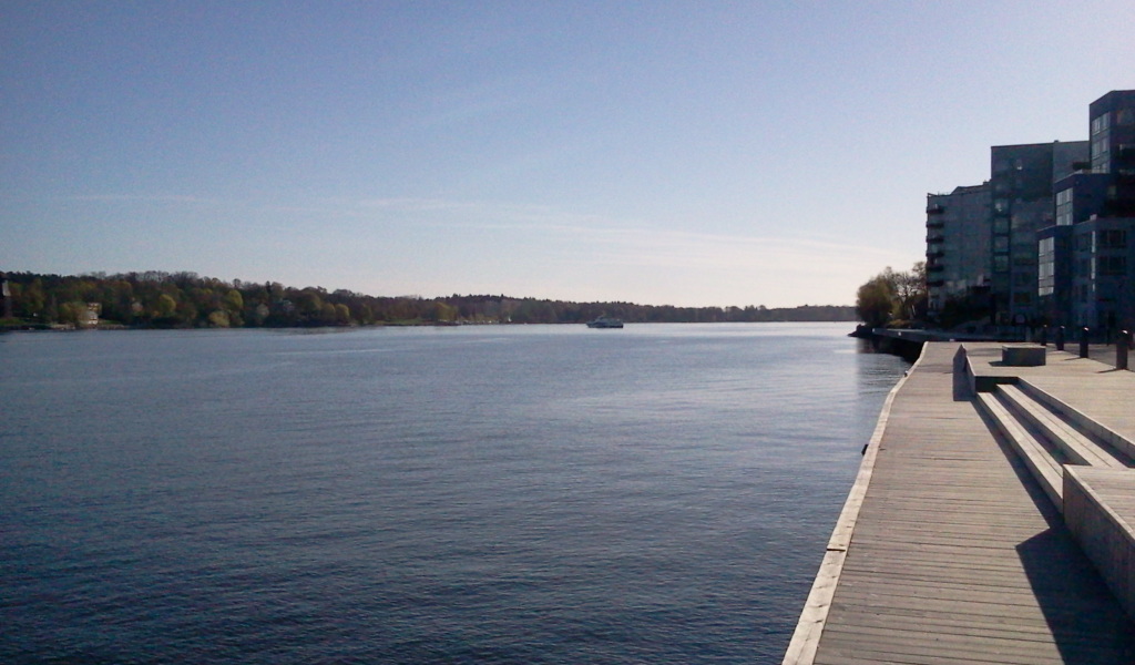 M/S Mysing utanför Finnboda; Danvikstrand till höger