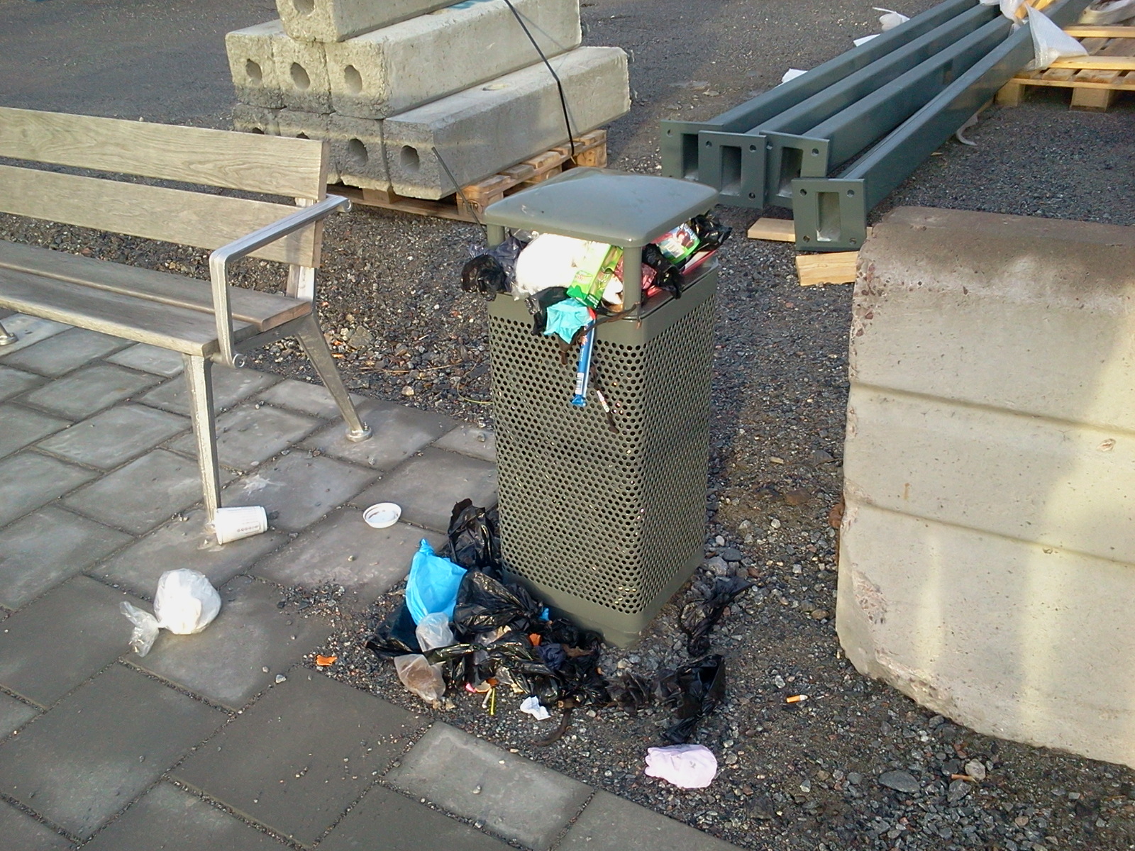 Sopkorg mellan Fendergatan och Lugnets terrass i Henriksdalshamnen