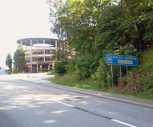 Nacka kommuns skylt på Kvarnholmsvägen