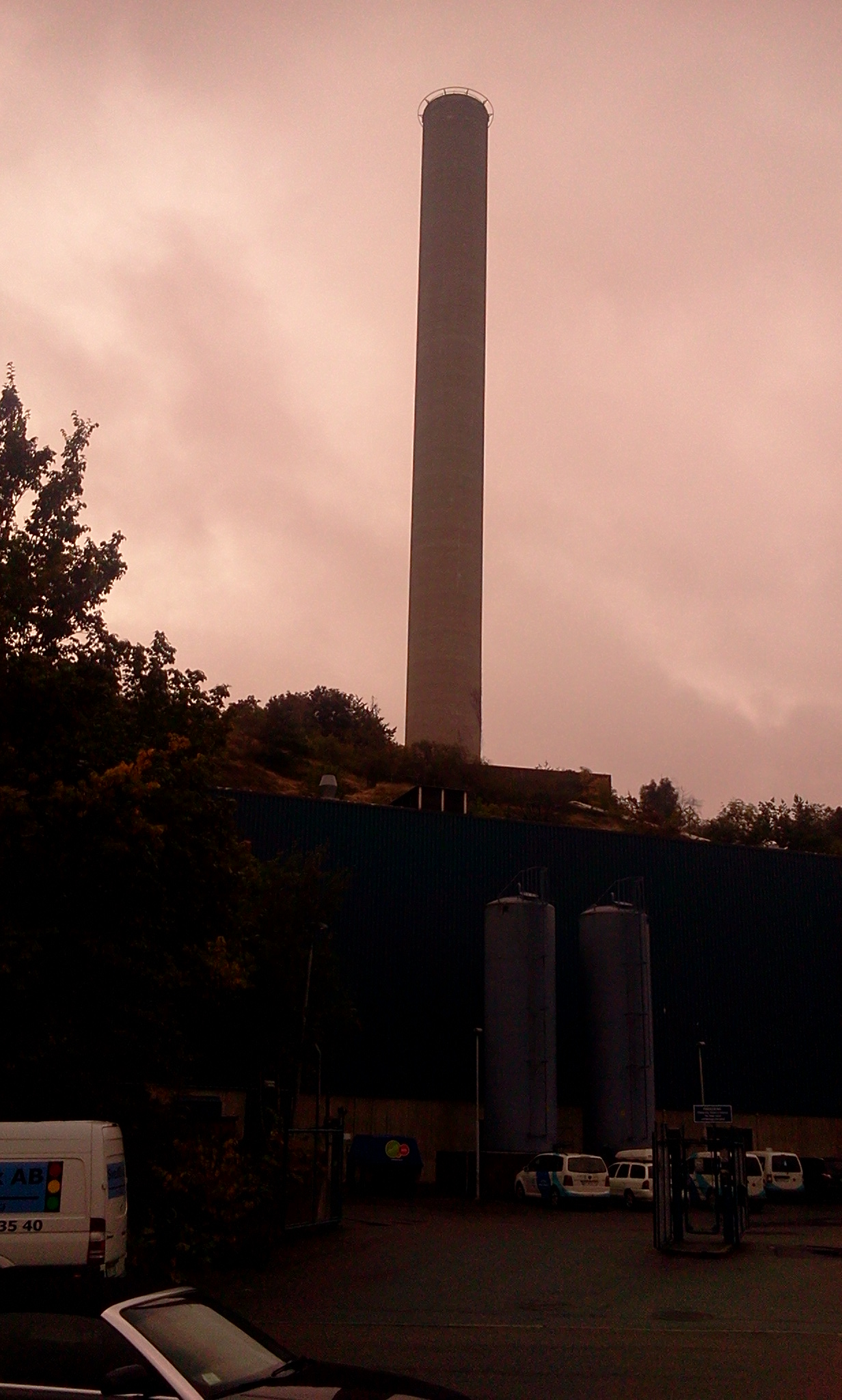 Ingången till Henriksdals reningsverk - kunde också ligga i Mordor ur filmen Lord of the Rings