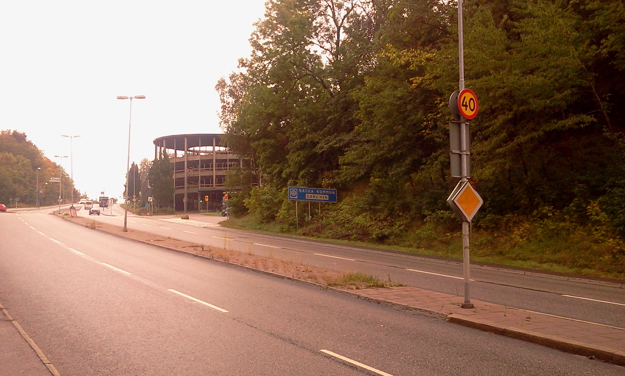 Trist infart på Kvarnholmsvägen