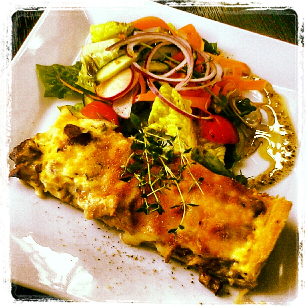 Kantarellpaj med sallad på Little Fred i Finnboda