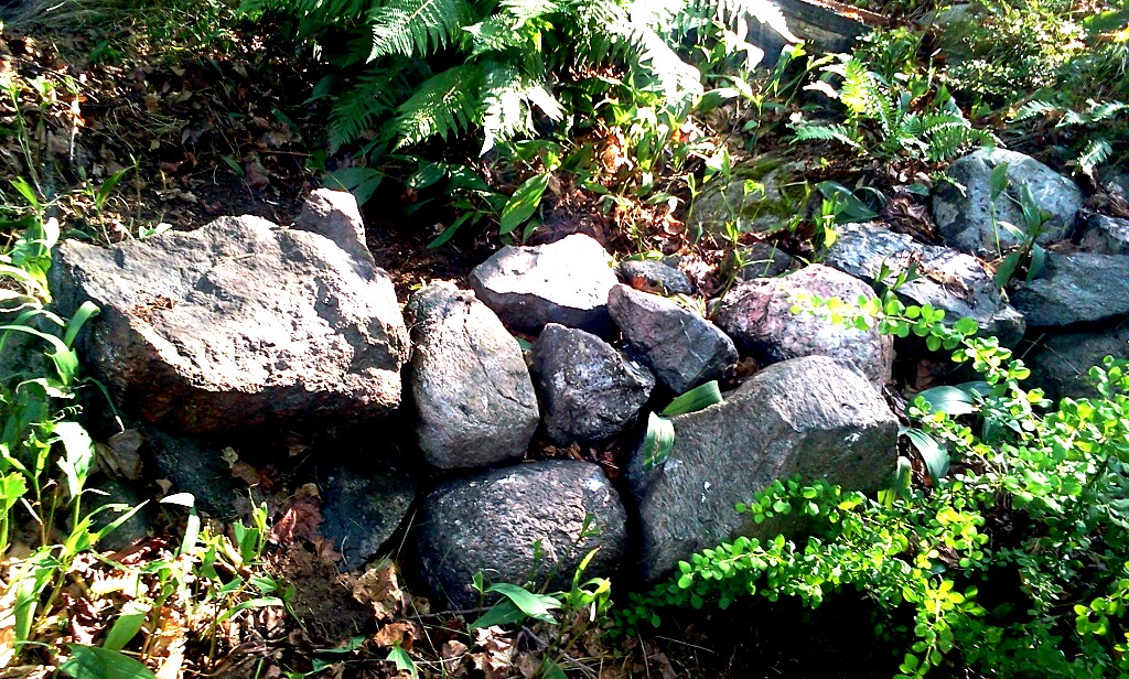 Murrester efter fornborgen på Henriksdalsberget
