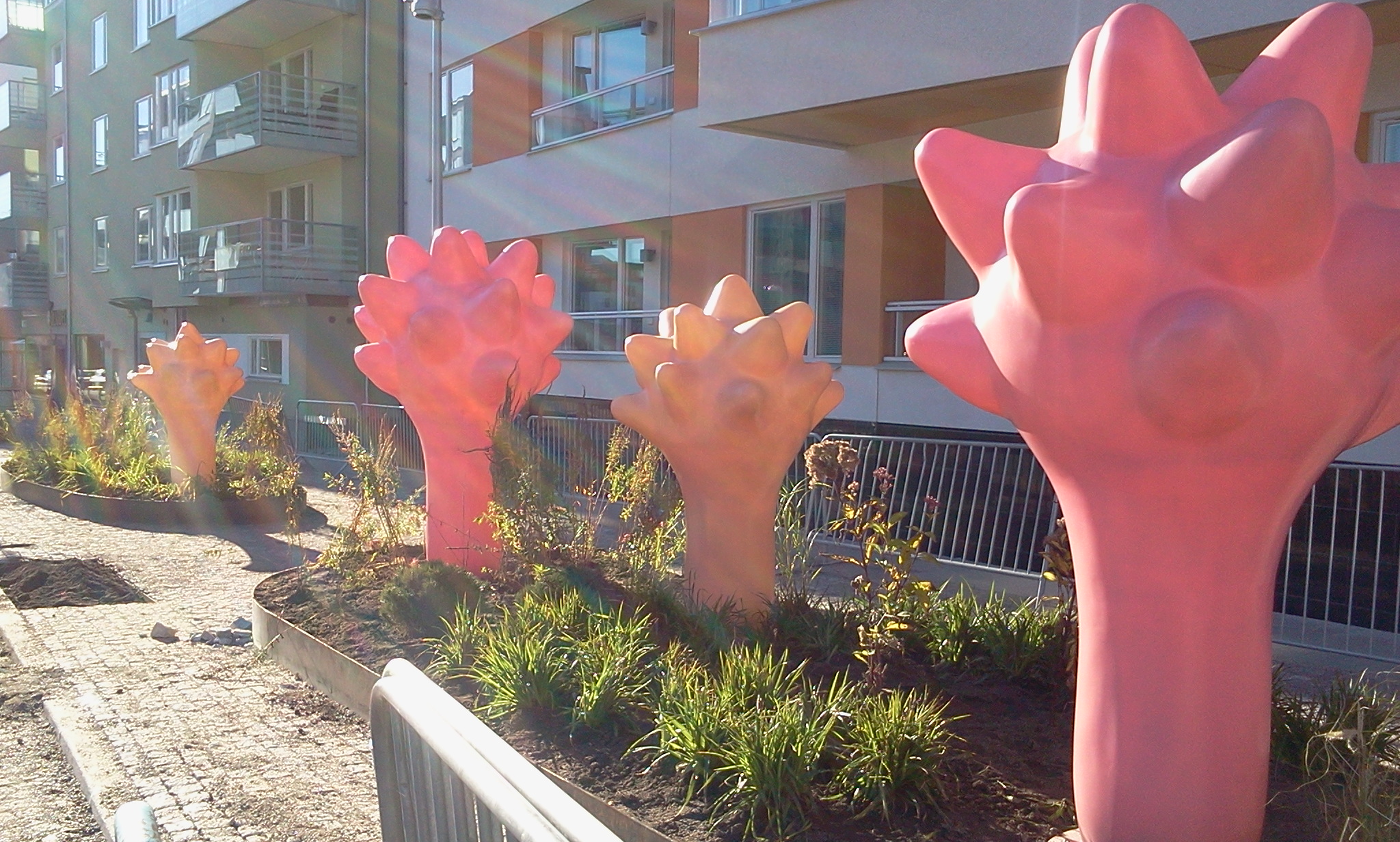 Mögelsvampar av NIkolina Ställborn på Henriksdalsallén i Henriksdalshamnen