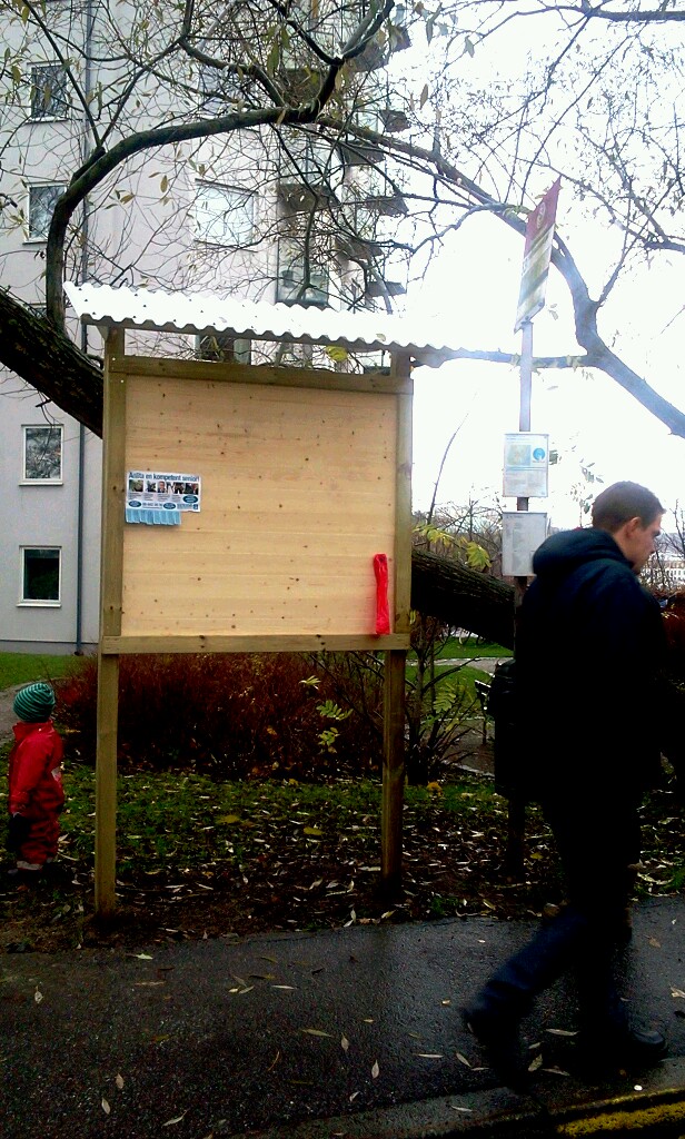 Danviksklippan, Stockholm: Ny anslagstavla på Hästholmsvägen