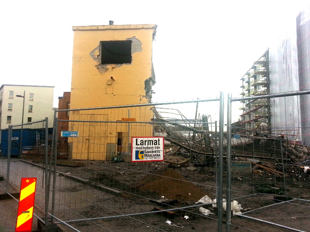 Finnboda, Nacka: Spantverkstaden har rasat ihop