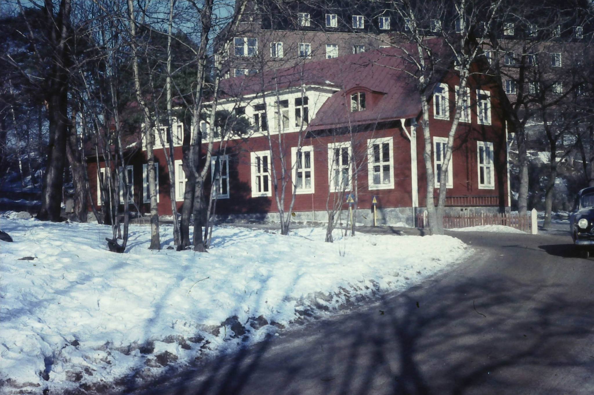 Henriksdal, Nacka: Gamla versionen av Vilans skola revs på 1970-talet