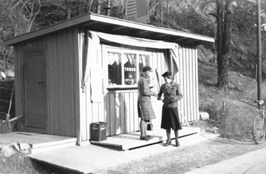 Kiosk på Kvarnholmsvägen i Nacka, 1943