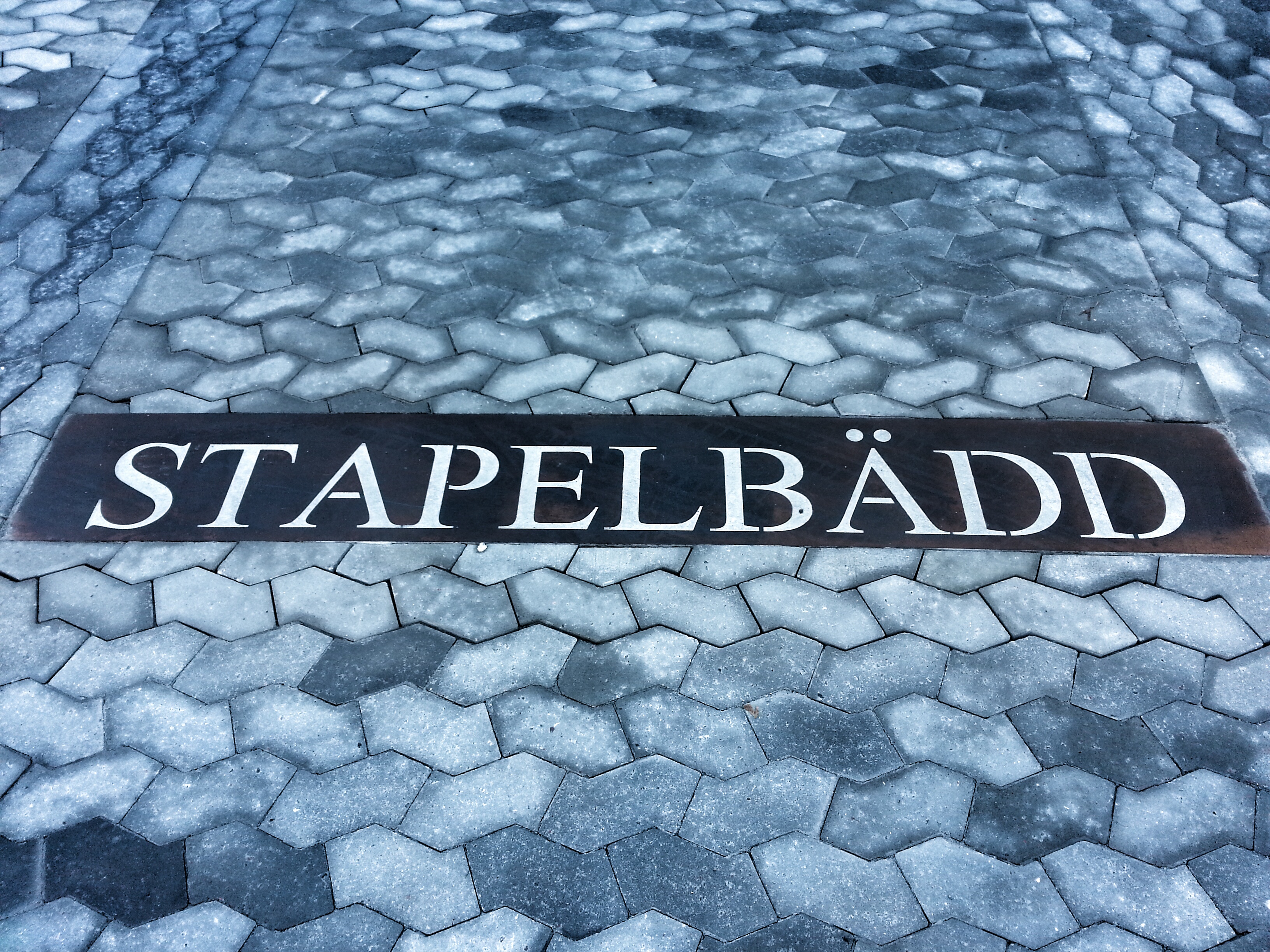 Gatsten påminner om stapelbädd i Finnboda