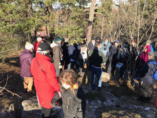 Standsvandring i Henriksdal för att förstå var Nacka kommun vill förtäta