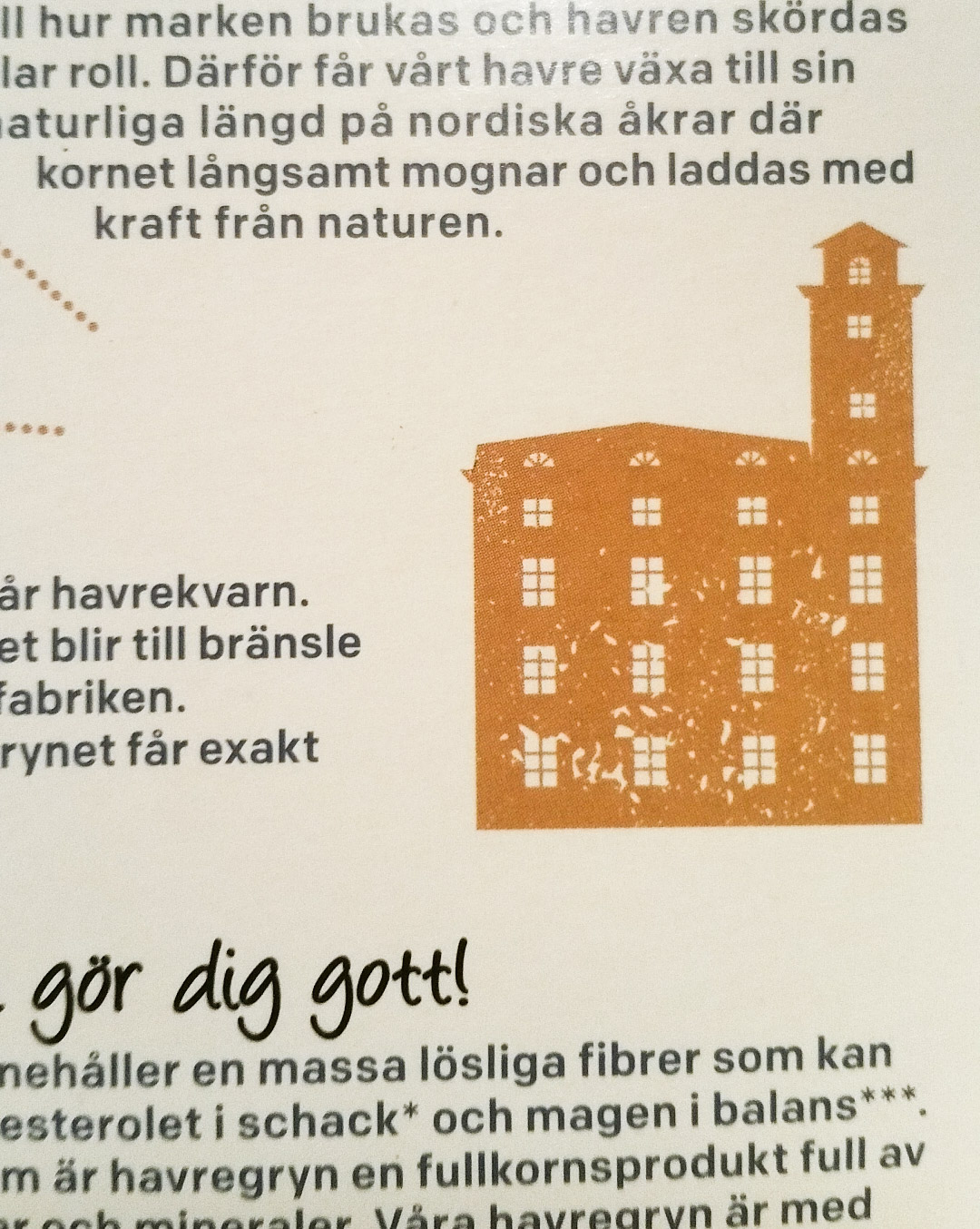 Mannagrynskvarnen på baksidan av en förpackning med Axa proteinhavre