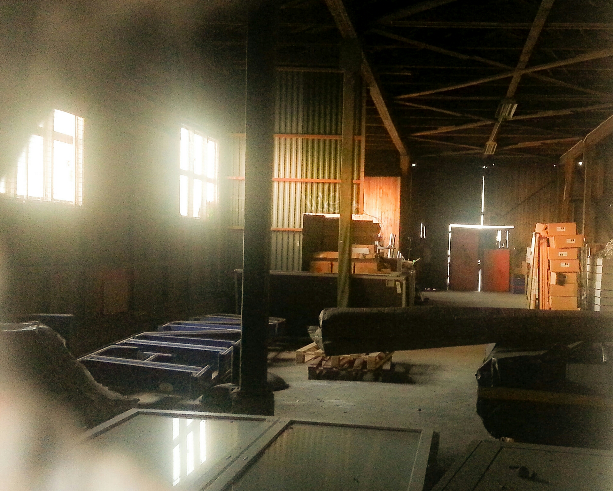 Finnboda varvs gamla skylt i svarta skjulet mellan Finnboda och Danvikstrand