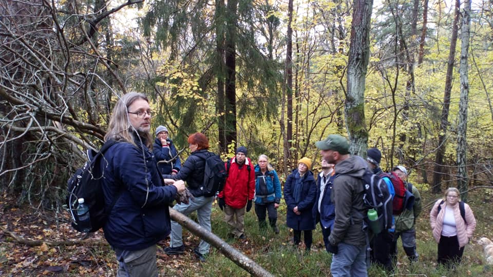 Ronny Fors leder en naturvandring i Ryssbergen