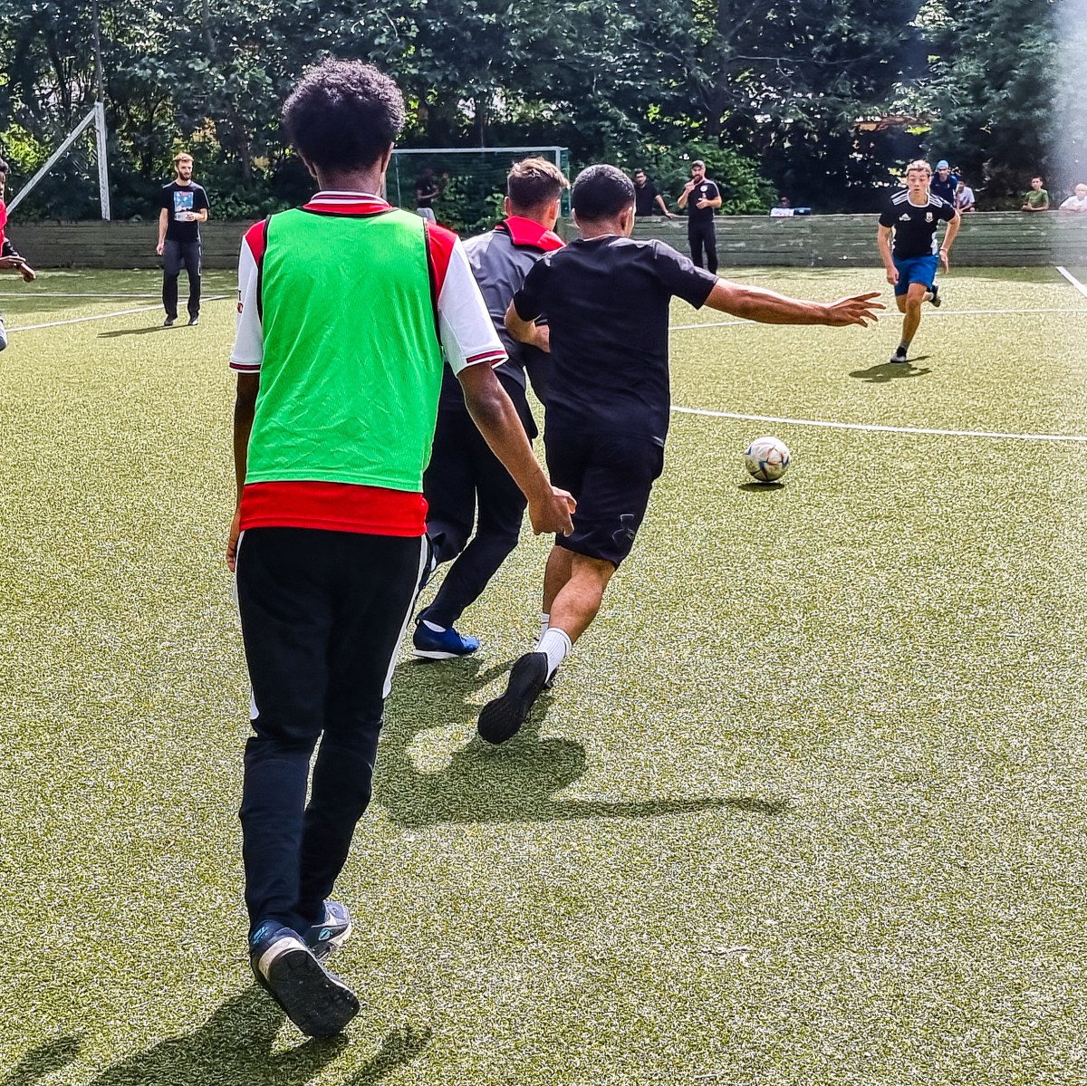 Fotbollsturnering på Henriksdalsringens innergård