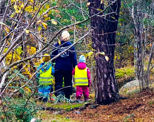 Barn och pedagog från Vilans förskola besök Trolldalen