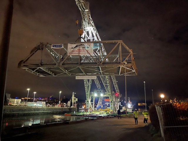 Norra Danviksbron lyfts bort