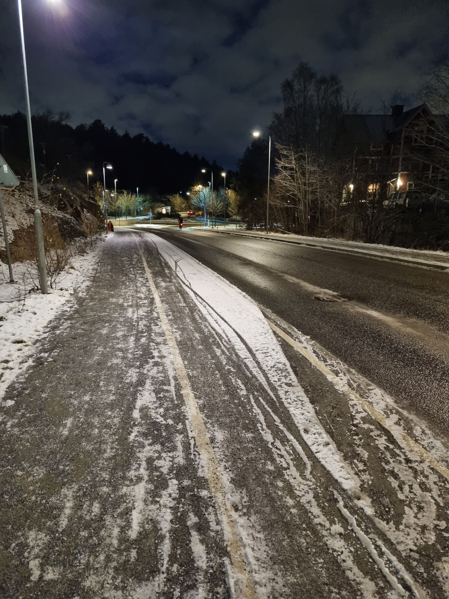 Felanmäl halkbekämpningen på Kvarnholmsvägen!