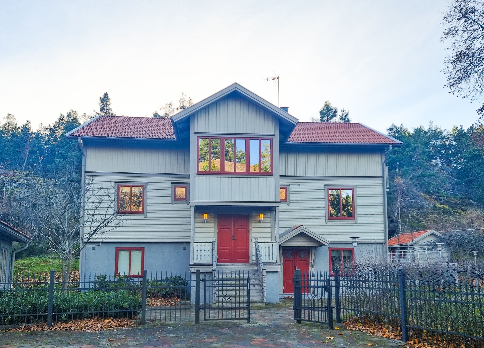 Ljusblå villa i Vikdalen