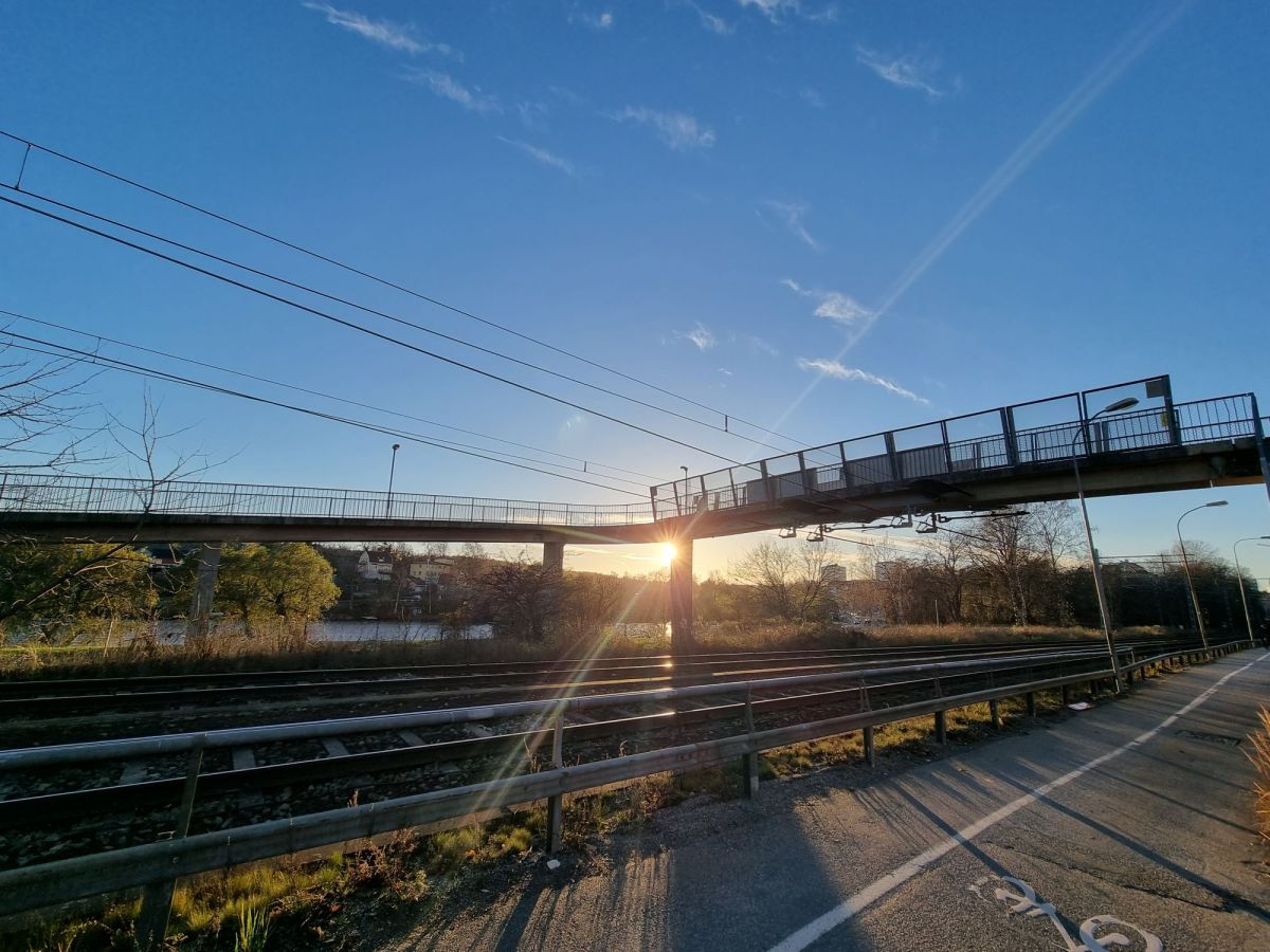Gamla Finnbergsbron över Värmdövägen och Saltsjöbanan