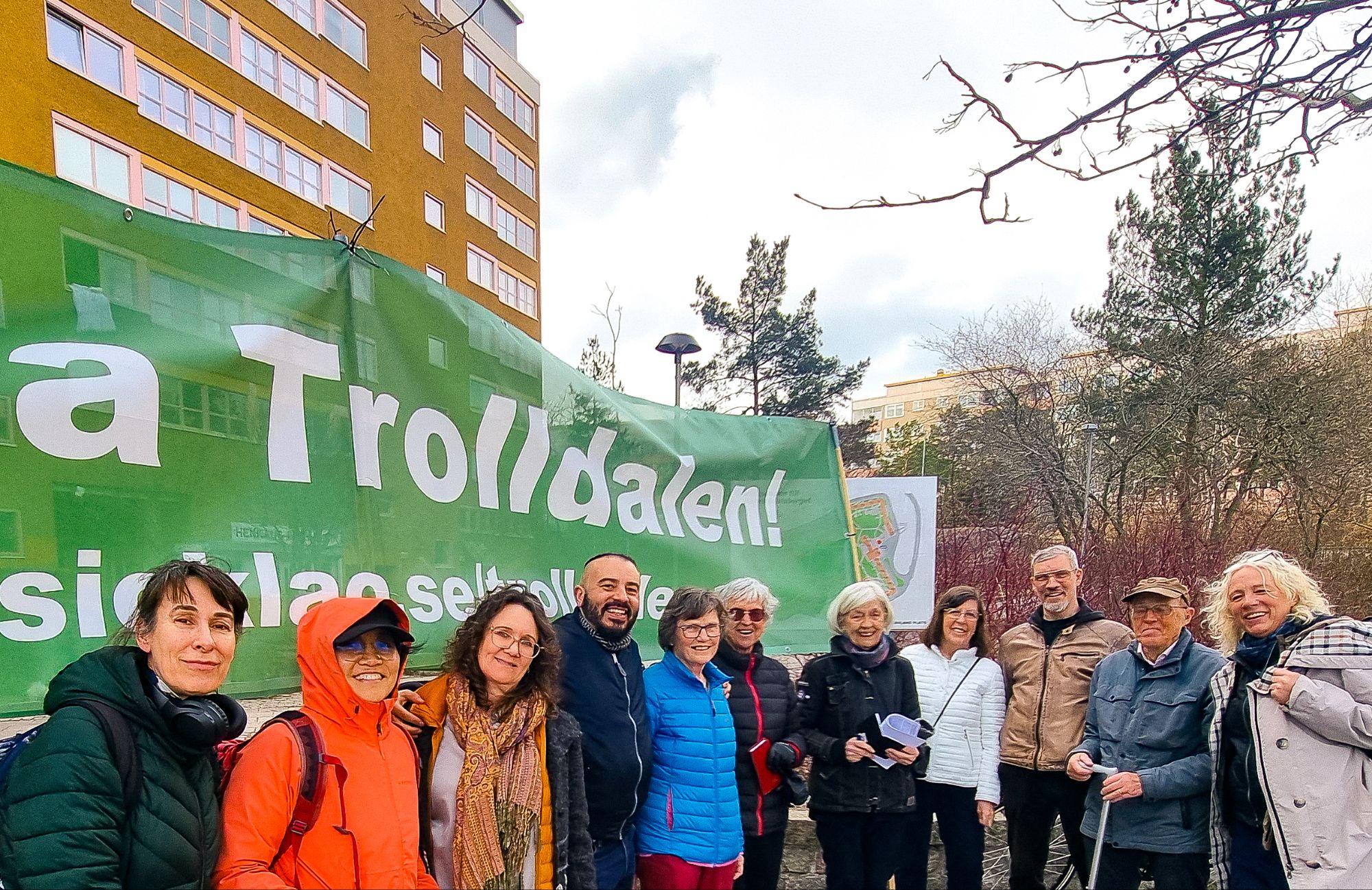 Nätverket Bevara Trolldalen! demonstrerar på Katarina Taikons torg