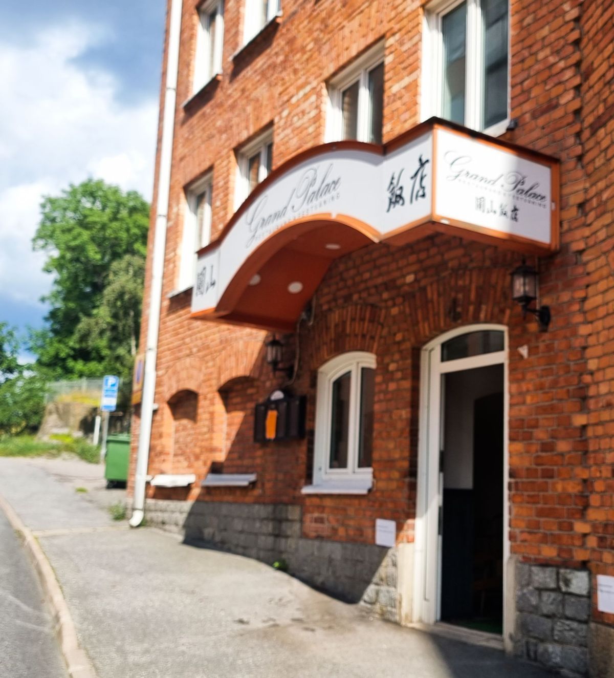 Restaurangen Grand Palace på Västra Finnbodavägen i Saltsjöqvarn