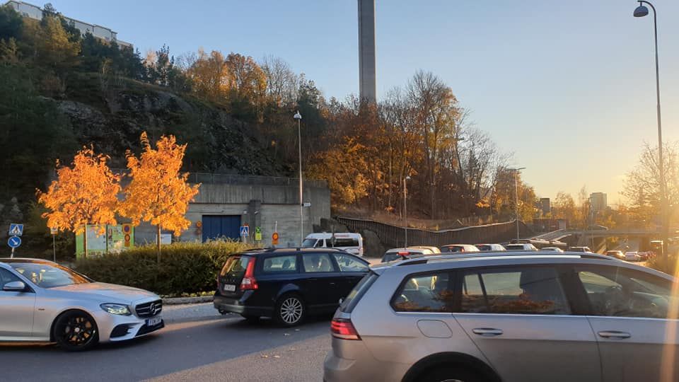 Trafikstockning i korsningen Kvarnholmsvägen / Hästholmsvägen