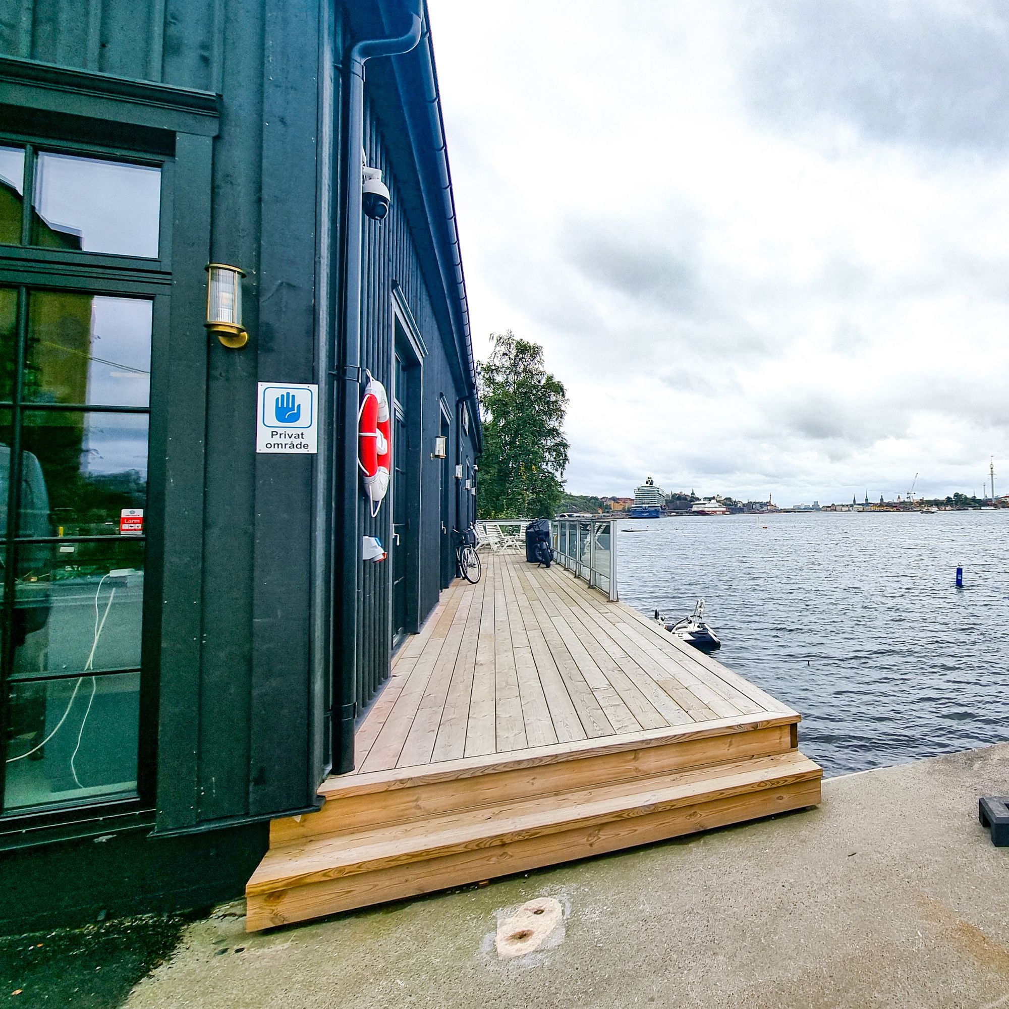 Zparqs brygga i Finnboda vid svarta ladan