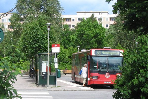buss 53 på henriksdalsberget i nacka