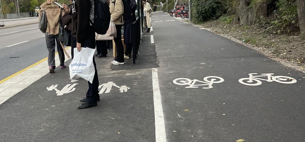 Smal gångbana vid Londonviadukten väcker kritik